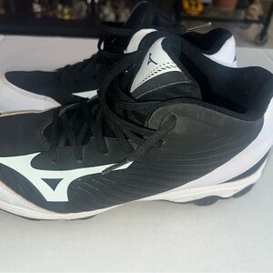 Mizuno Black and White Athletic High-Tops